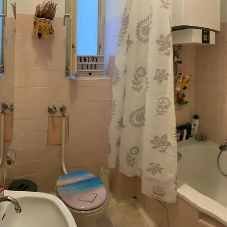 Zentrales Und Grosses Gemutliches Zimmer In City Hotel *